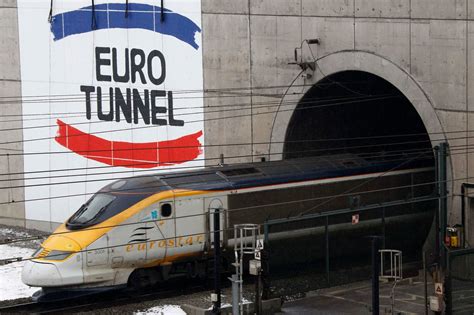 english channel tunnel train